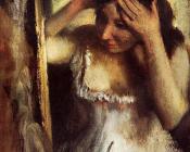 埃德加德加 - Woman Combing Her Hair before a Mirror